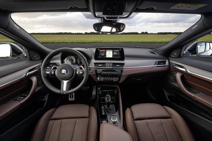 Интерьер BMW X2 xDrive20i (M Mesh Edition) 2020 года  (фото 11 из 24)